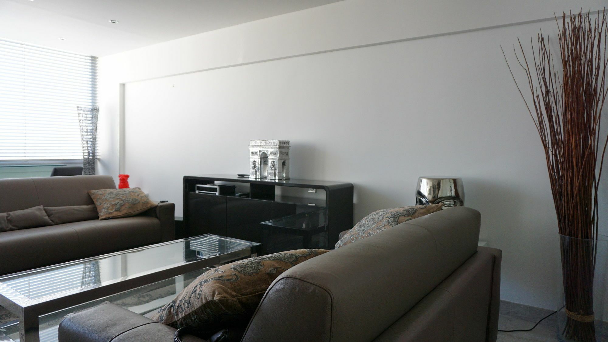 Faubourg Saint-honore - - 8 * Paris